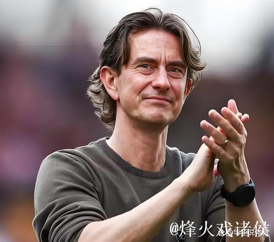 热刺0-3遭重创引球迷不满,高喊解雇主帅弗兰克,继任热门浮出水面 热刺0-3遭重创引球迷不满,高喊解雇主帅弗兰克,继任热门浮出水面